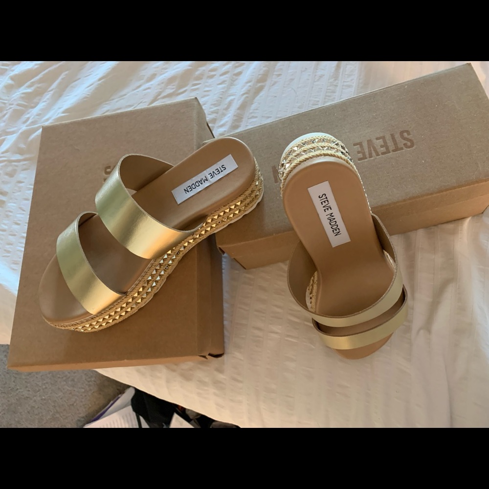 Steve Madden NEVER WORN Jeweled Gold Chunky heel sandal